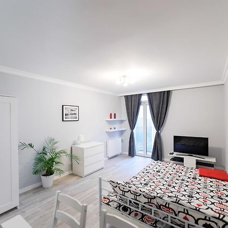 شقة Apartament Grojecka Korotynskiego وارسو الغرفة الصورة